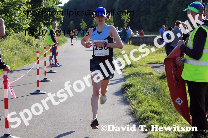 The 2024 Elswick Harriers Newburn River Run, Newcastle upon Tyne.  Photo: David T. Hewitson/Sports for All Pics